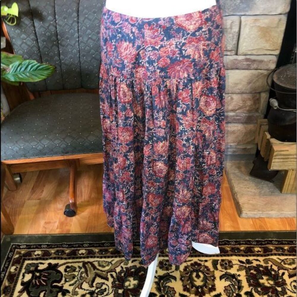 Chaps gorgeous navy blue w/floral print boho 8